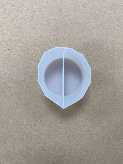 Silicone Mixing with Distribution Slots Measuring cup | Tools - Resinarthub