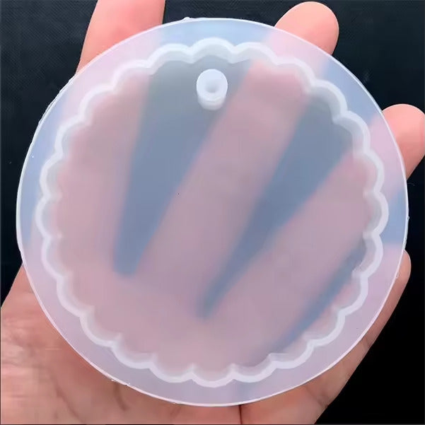 Big Scalloped Tag Silicone